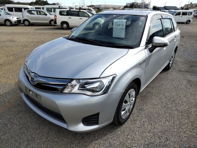 12419 Toyota Corolla fielder NKE165G 2015 г. (LUM Tokyo Nyusatsu)